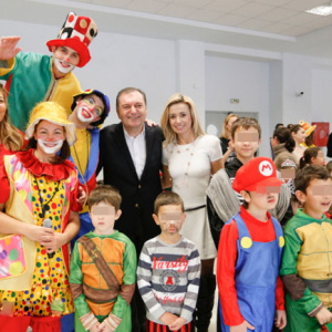 αποκριάτικη σχολική γιορτή με κλόουν