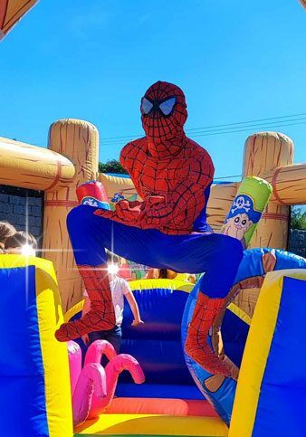 Ο spiderman σε παιδικό πάρτι