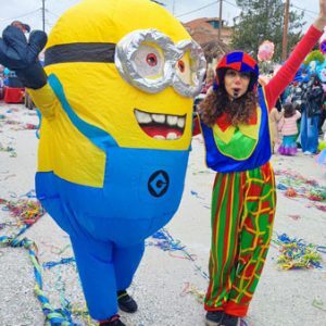 Minion Mascot σε Αποκριάτικη Παρέλαση